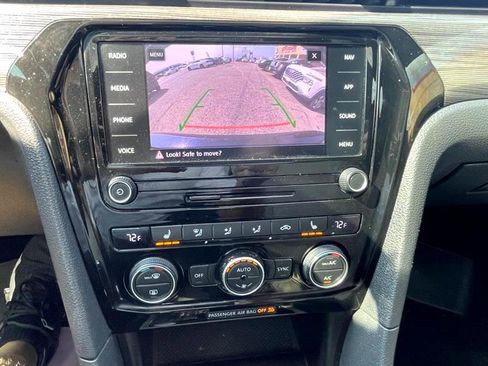 Used 2022 Volkswagen Passat 2.0T R-Line image 21