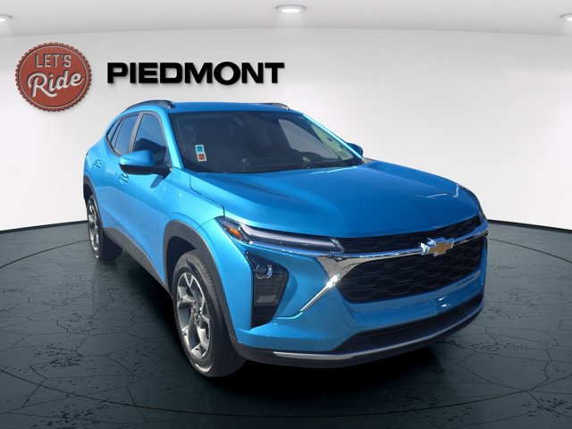 Used 2026 Chevrolet Trax LT w/ Driver Confidence Package FWD image 3