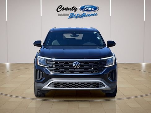 Used 2025 Volkswagen Atlas Cross Sport SE FWD image 6