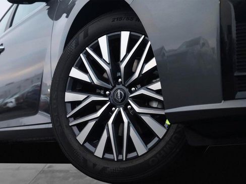 New 2025 Nissan Altima 2.5 SV image 3