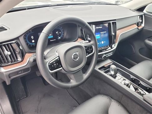 Used 2025 Volvo V60 B5 Cross Country Plus image 16