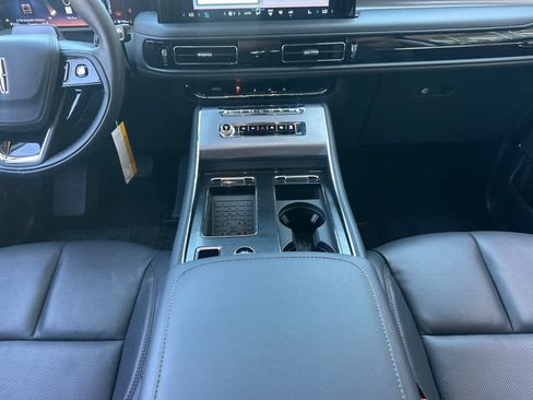 New 2026 Lincoln Aviator AWD image 3