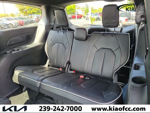 Used 2026 Chrysler Pacifica Limited FWD image 14