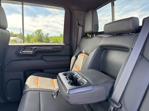 Used 2024 GMC Sierra 2500 AT4 w/ Technology Package AWD/4WD image 33