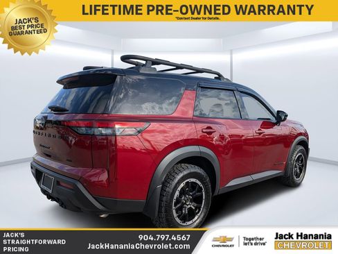 Used 2023 Nissan Pathfinder SV image 3