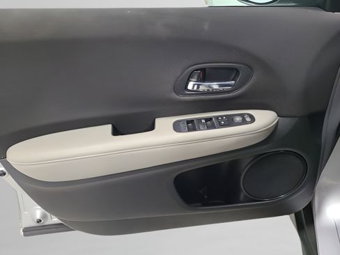 Used 2021 Honda HR-V LX image 18