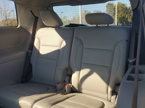 Used 2018 GMC Acadia SLT image 11