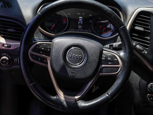 Used 2017 Jeep Cherokee High Altitude FWD image 15