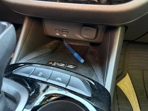 Used 2024 Buick Envista Sport Touring w/ Convenience I Package FWD image 21