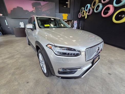 Used 2016 Volvo XC90 T8 Inscription w/ Vision Package AWD/4WD image 3
