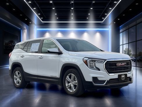 Used 2024 GMC Terrain SLE FWD image 2
