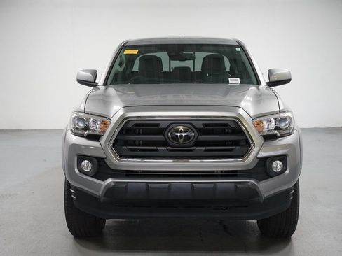 Used 2018 Toyota Tacoma SR5 AWD/4WD image 2