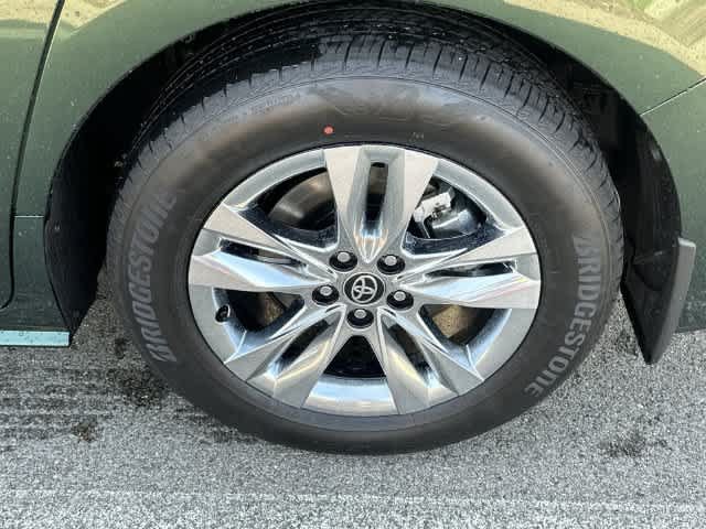 Used 2026 Toyota Sienna XLE AWD/4WD image 5