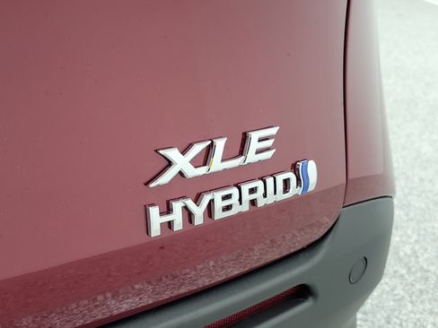 Used 2023 Toyota Sienna XLE w/ XLE Plus Package FWD image 9