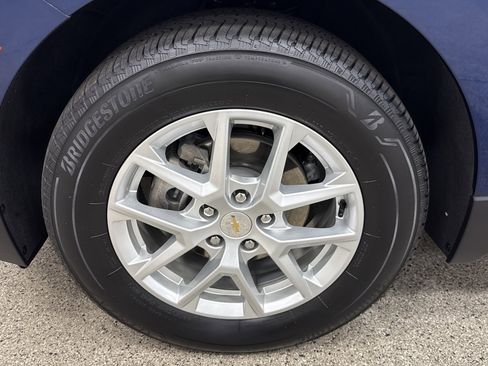 Used 2023 Chevrolet Equinox LT image 2