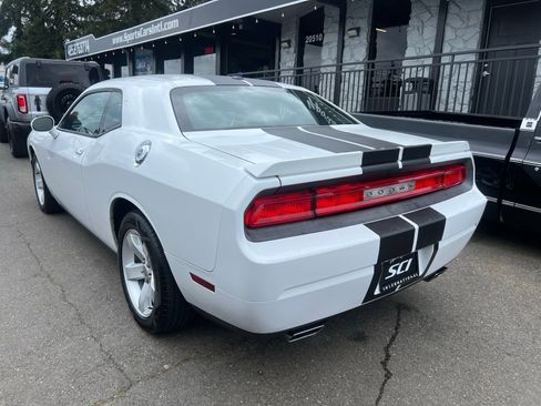 Used 2012 Dodge Challenger R/T RWD image 3