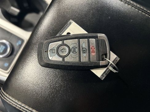 Used 2022 Ford Explorer XLT w/ Equipment Group 202A image 24