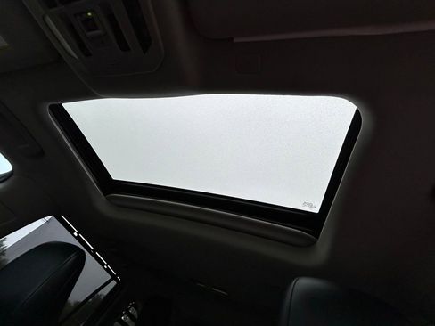 Used 2022 Toyota Highlander XLE image 31