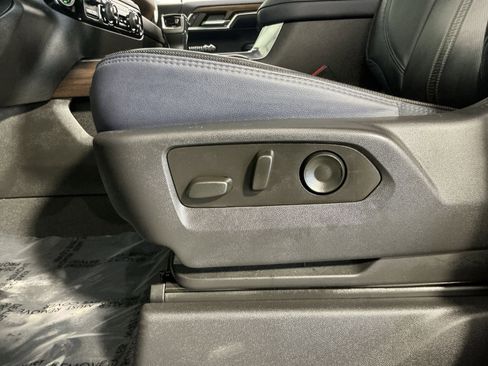 Used 2023 Chevrolet Silverado 1500 High Country w/ Z71 Off-Road Package AWD/4WD image 15