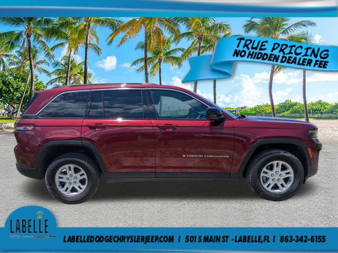 Used 2024 Jeep Grand Cherokee Laredo AWD/4WD image 3