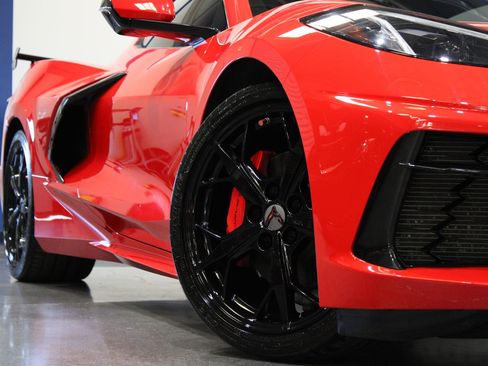 Used 2021 Chevrolet Corvette Stingray Coupe w/ 1LT RWD image 3