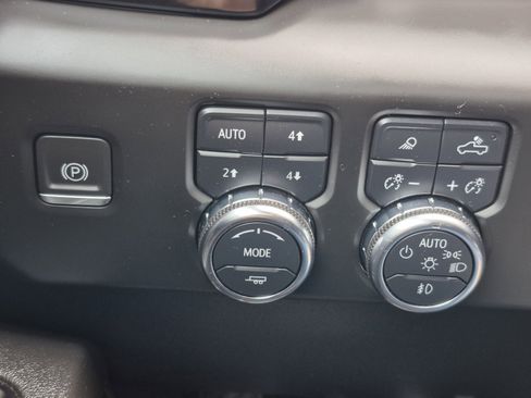 Used 2024 GMC Sierra 1500 AT4 image 35