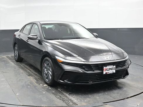 New 2026 Hyundai Elantra Blue image 4