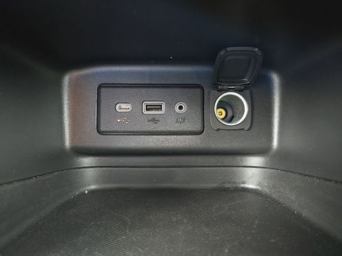 Used 2023 Chevrolet Equinox LT image 30