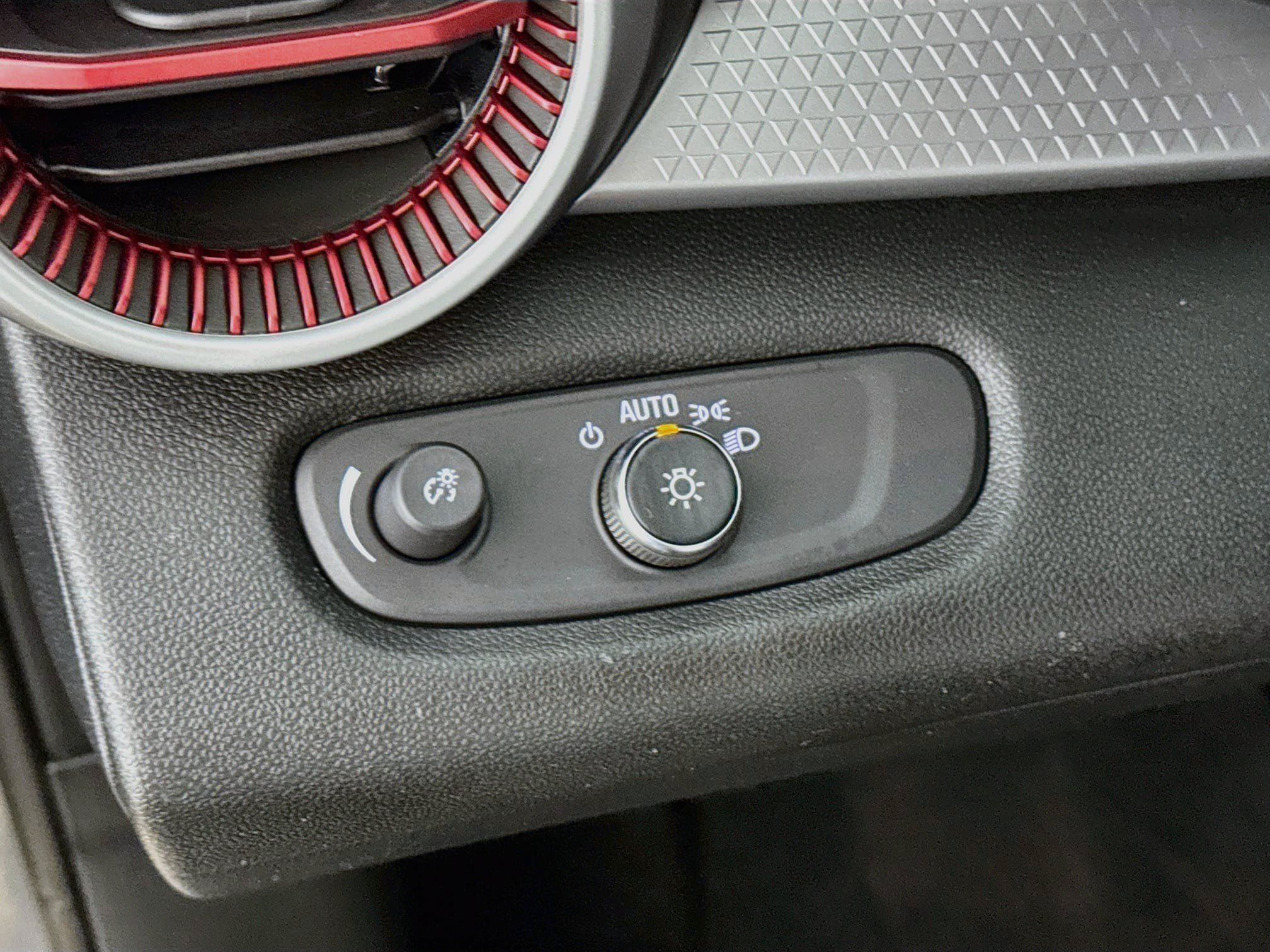 Used 2024 Chevrolet Trax RS FWD image 13