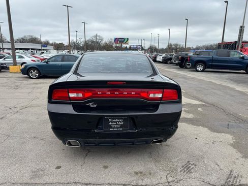 Used 2013 Dodge Charger SE image 4