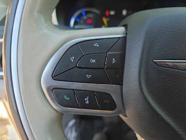 Used 2020 Chrysler Pacifica Limited w/ Advanced Safetytec Group FWD image 12