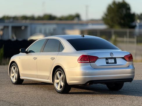 Used 2015 Volkswagen Passat 1.8T Limited Edition FWD image 10