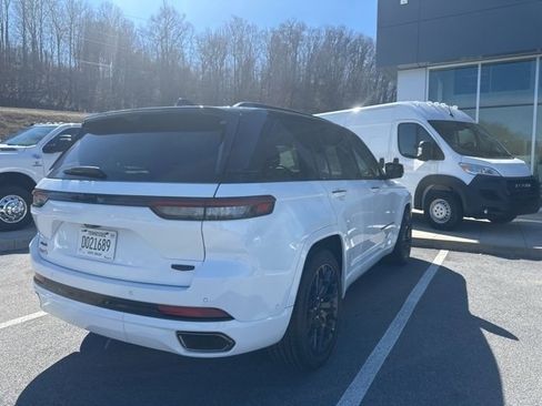 Used 2025 Jeep Grand Cherokee Summit image 13