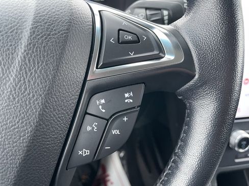 Used 2022 Ford Edge Titanium image 16