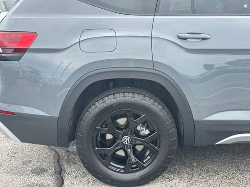 Certified 2025 Volkswagen Atlas Peak Edition SE AWD/4WD image 9