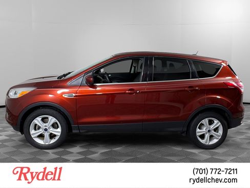 Used 2016 Ford Escape SE image 2