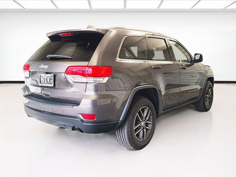 Used 2018 Jeep Grand Cherokee Laredo image 4