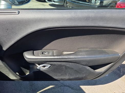 Used 2015 Dodge Challenger SXT w/ Driver Convenience Group image 9