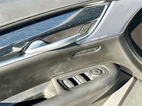 Certified 2025 Cadillac XT5 Premium Luxury image 16