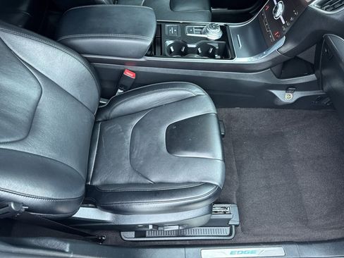 Used 2020 Ford Edge Titanium image 14