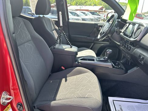 Used 2017 Toyota Tacoma TRD Sport image 20