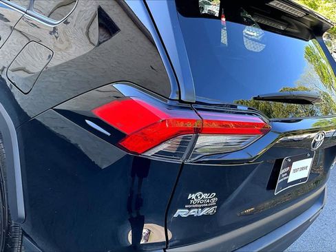 Used 2025 Toyota RAV4 XLE image 28