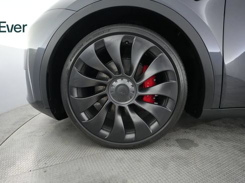 Used 2024 Tesla Model Y Performance AWD/4WD image 19