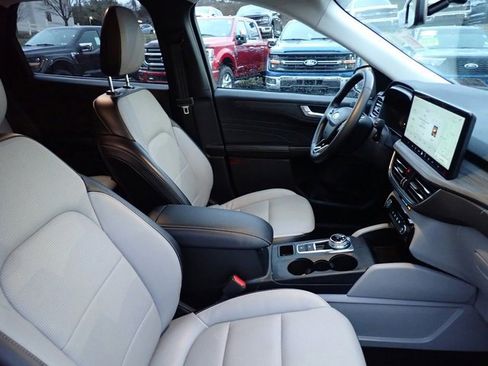 Certified 2025 Ford Escape Platinum image 10
