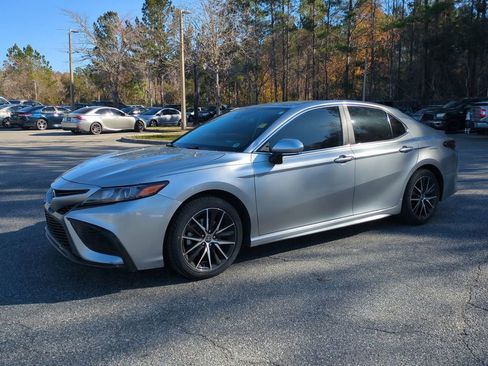 Certified 2022 Toyota Camry SE image 2