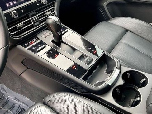 Used 2024 Porsche Macan image 17