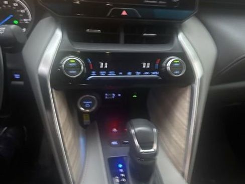 Used 2021 Toyota Venza XLE w/ Softex Package AWD/4WD image 12