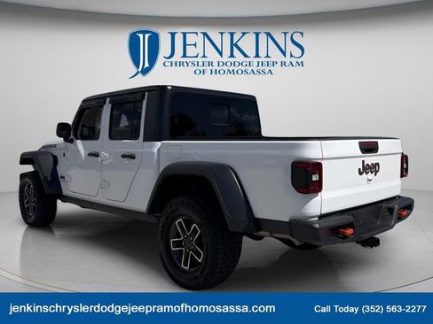 Used 2025 Jeep Gladiator Mojave w/ Convenience Group AWD/4WD image 8