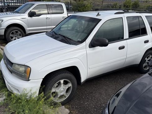 Used 2006 Chevrolet TrailBlazer LS w/ LS Preferred Equipment Group AWD/4WD image 2
