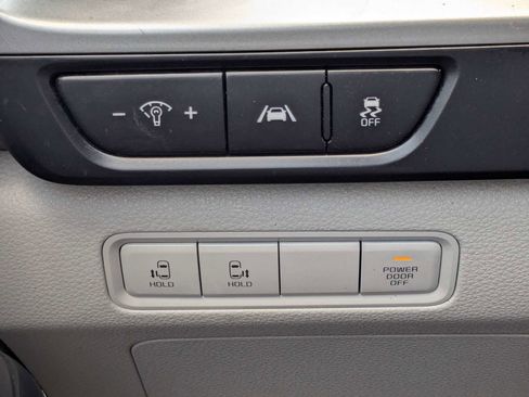Used 2022 Kia Carnival LX FWD image 28